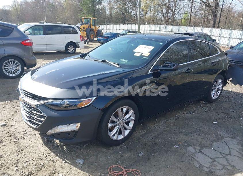 Photo 2 of 2019 Chevrolet Malibu LT (VIN 1G1ZD5ST0KF139084)