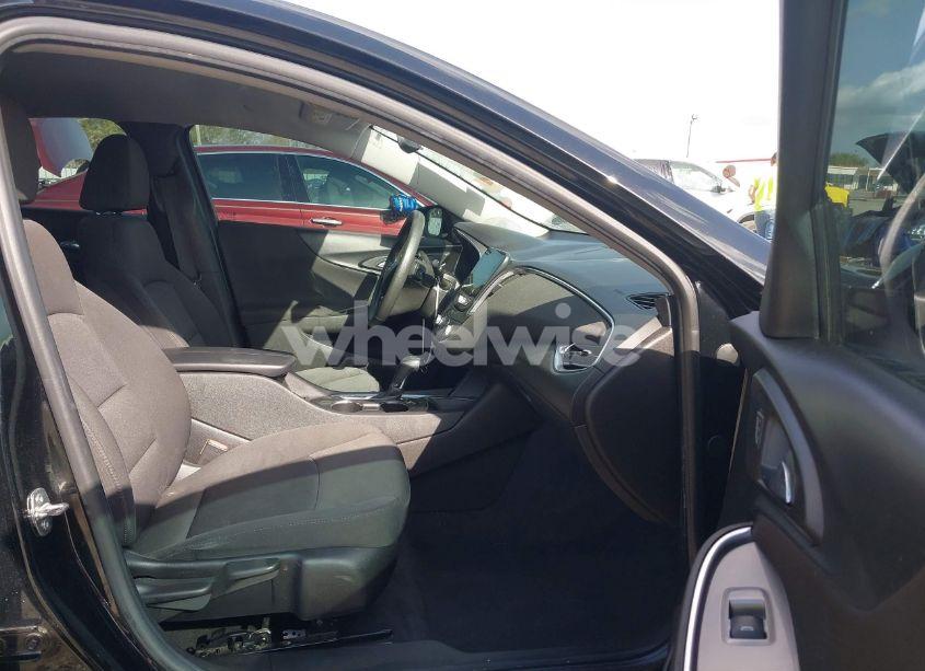 Photo 5 of 2019 Chevrolet Malibu LT (VIN 1G1ZD5ST0KF139084)