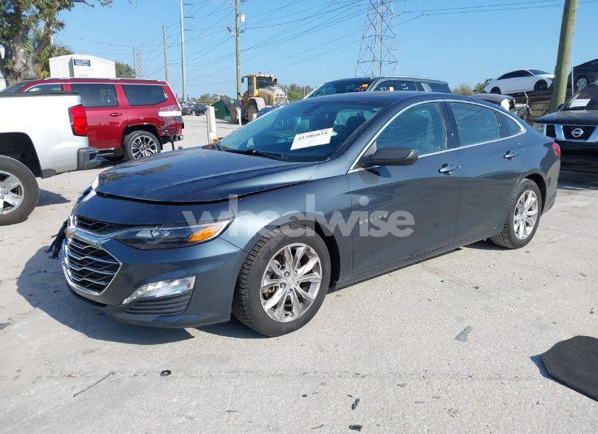 Photo 2 of 2019 Chevrolet Malibu LT (VIN 1G1ZD5ST0KF140137)