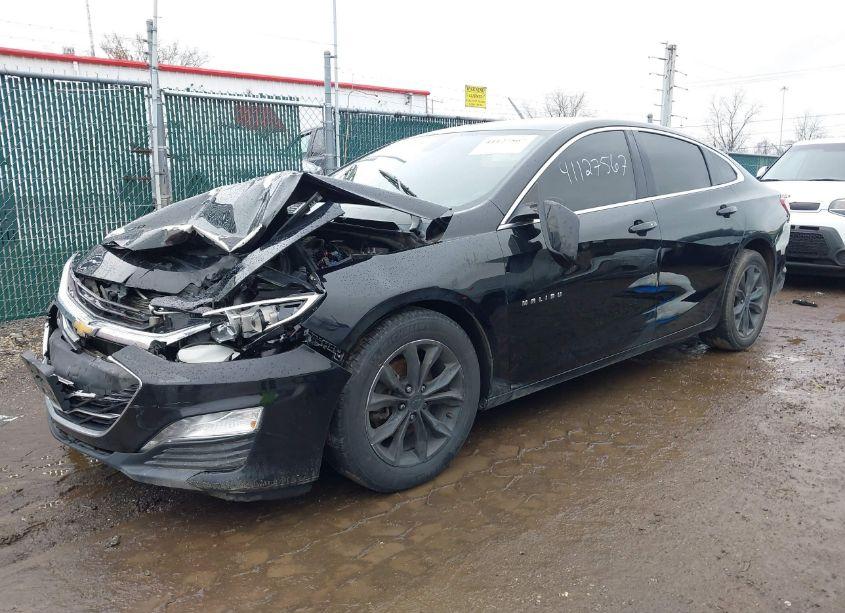 Photo 2 of 2019 Chevrolet Malibu LT (VIN 1G1ZD5ST0KF170187)