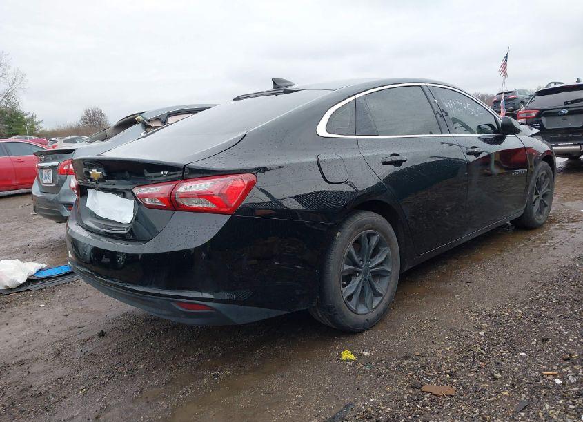 Photo 4 of 2019 Chevrolet Malibu LT (VIN 1G1ZD5ST0KF170187)
