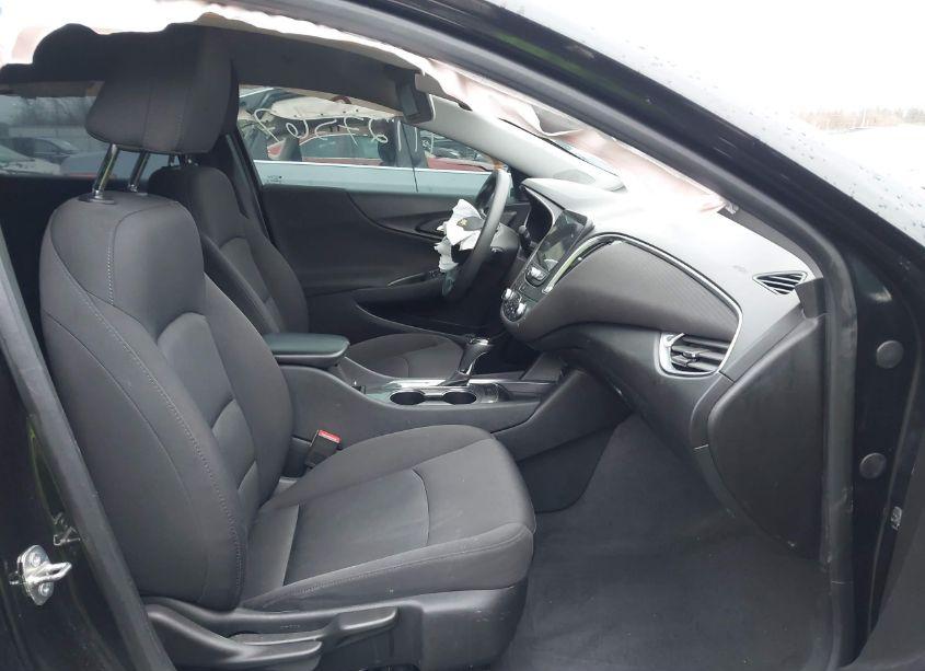 Photo 5 of 2019 Chevrolet Malibu LT (VIN 1G1ZD5ST0KF170187)