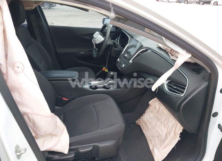 Photo 5 of 2020 Chevrolet Malibu FWD LT (VIN 1G1ZD5ST0LF005290)