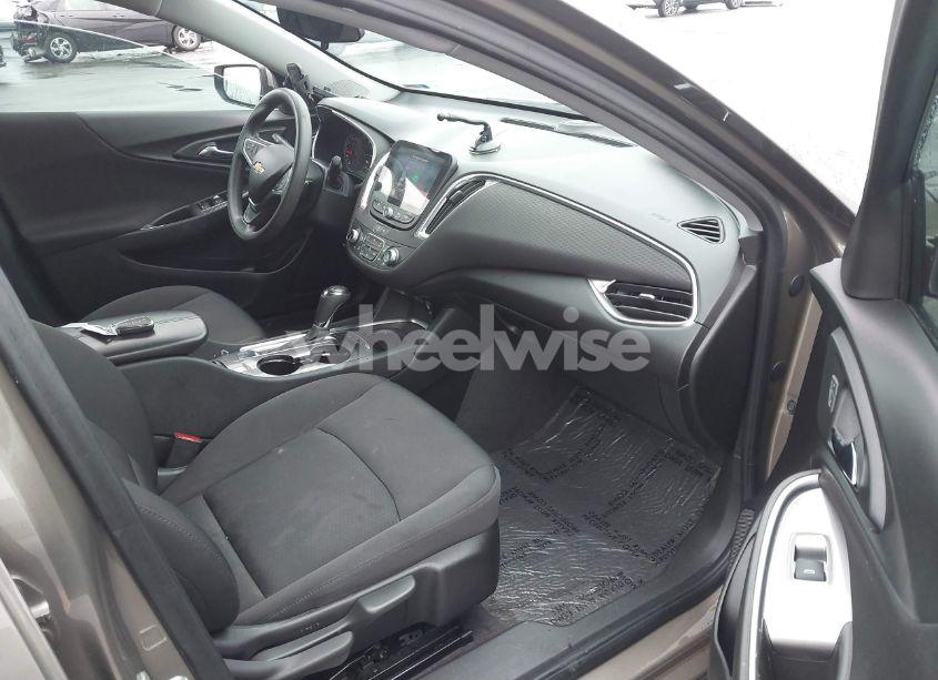 Photo 5 of 2020 Chevrolet Malibu FWD LT (VIN 1G1ZD5ST0LF022316)