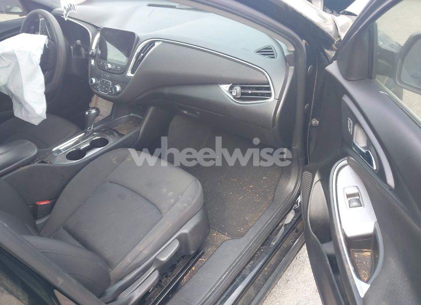 Photo 5 of 2020 Chevrolet Malibu FWD LT (VIN 1G1ZD5ST0LF026155)