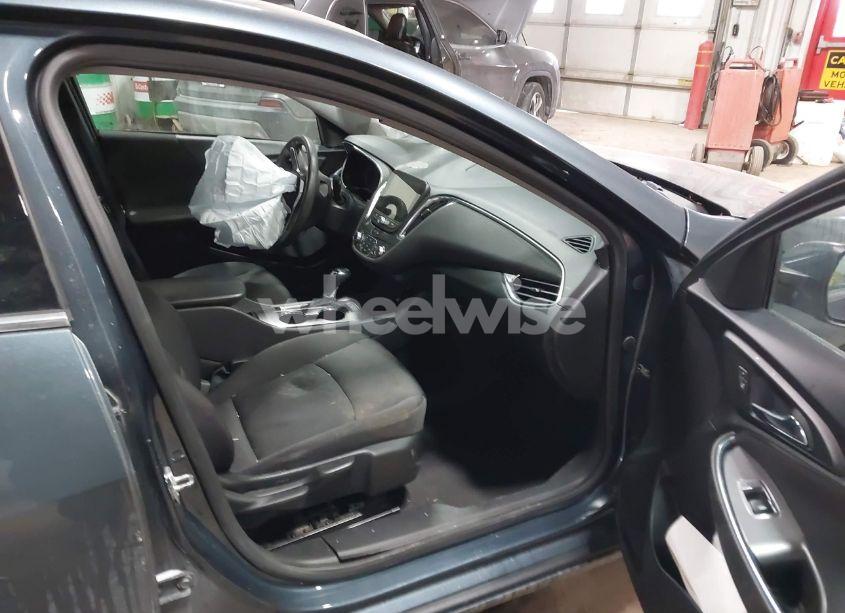 Photo 5 of 2020 Chevrolet Malibu FWD LT (VIN 1G1ZD5ST0LF070429)