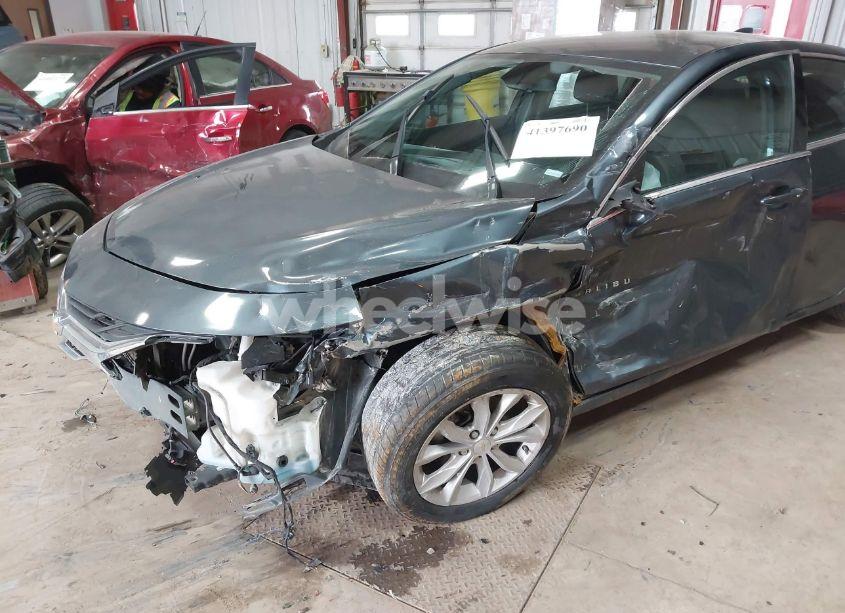 Photo 6 of 2020 Chevrolet Malibu FWD LT (VIN 1G1ZD5ST0LF070429)