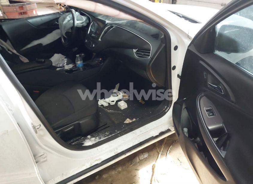 Photo 5 of 2020 Chevrolet Malibu FWD LT (VIN 1G1ZD5ST0LF077400)