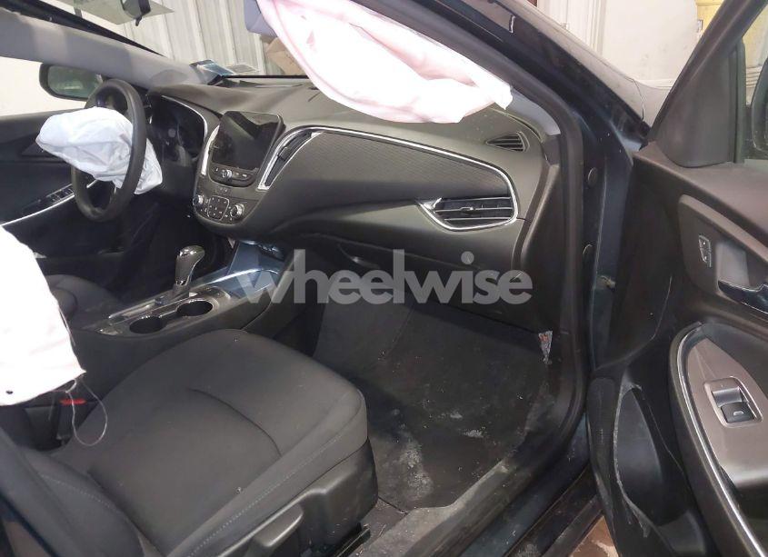 Photo 5 of 2020 Chevrolet Malibu FWD LT (VIN 1G1ZD5ST0LF079129)