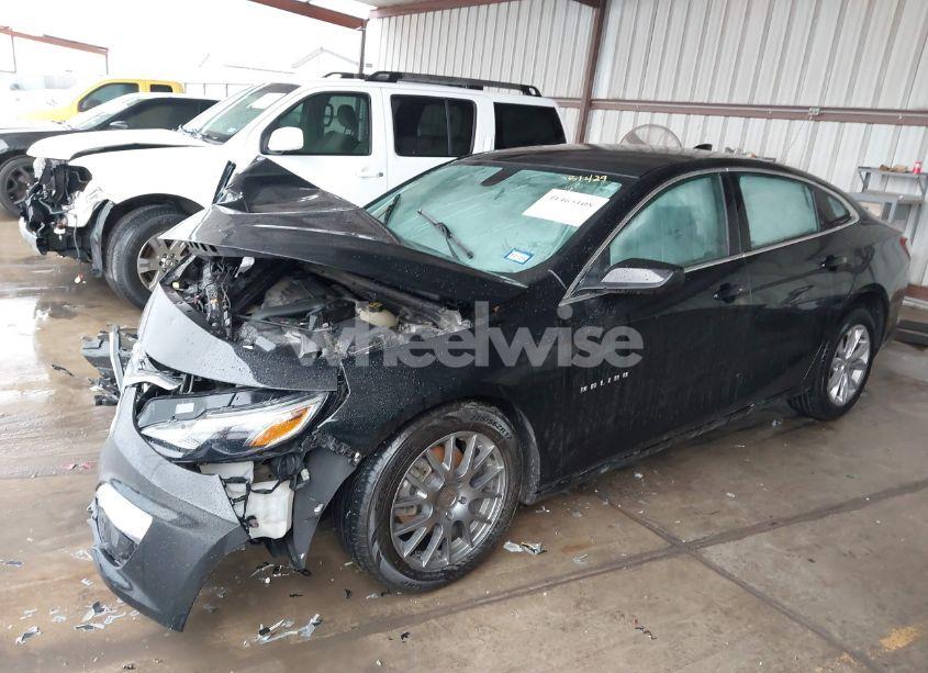 Photo 2 of 2020 Chevrolet Malibu FWD LT (VIN 1G1ZD5ST0LF081429)