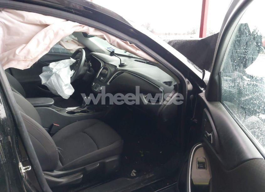 Photo 5 of 2020 Chevrolet Malibu FWD LT (VIN 1G1ZD5ST0LF081429)