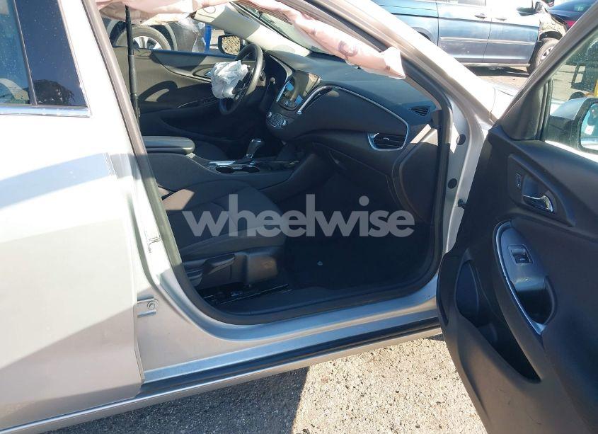 Photo 5 of 2020 Chevrolet Malibu FWD LT (VIN 1G1ZD5ST0LF107107)