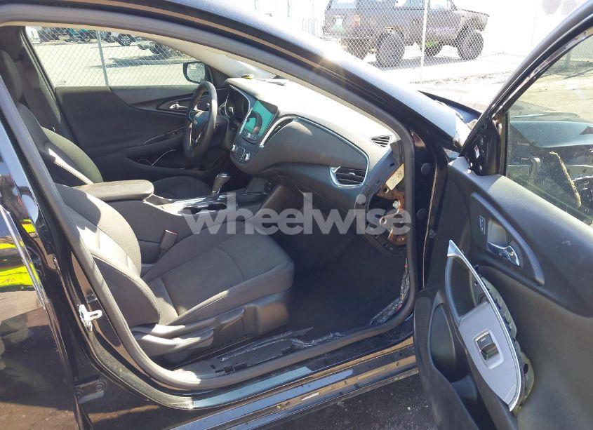 Photo 5 of 2020 Chevrolet Malibu FWD LT (VIN 1G1ZD5ST0LF107723)