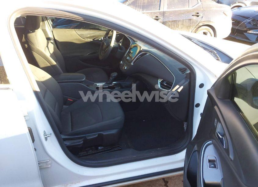 Photo 5 of 2021 Chevrolet Malibu FWD LT (VIN 1G1ZD5ST0MF006229)