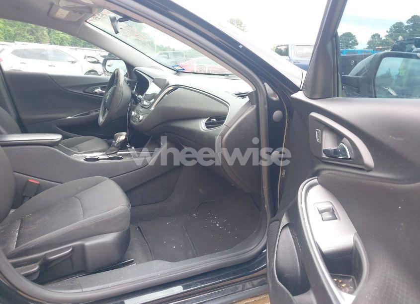 Photo 5 of 2021 Chevrolet Malibu FWD LT (VIN 1G1ZD5ST0MF025816)