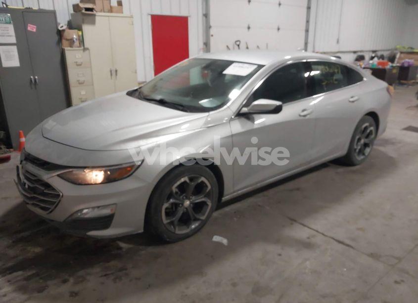 Photo 2 of 2021 Chevrolet Malibu FWD LT (VIN 1G1ZD5ST0MF060923)