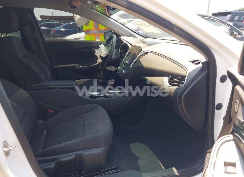 Photo 5 of 2021 Chevrolet Malibu FWD LT (VIN 1G1ZD5ST0MF061554)