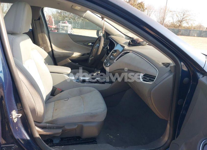 Photo 5 of 2021 Chevrolet Malibu FWD LT (VIN 1G1ZD5ST0MF065264)