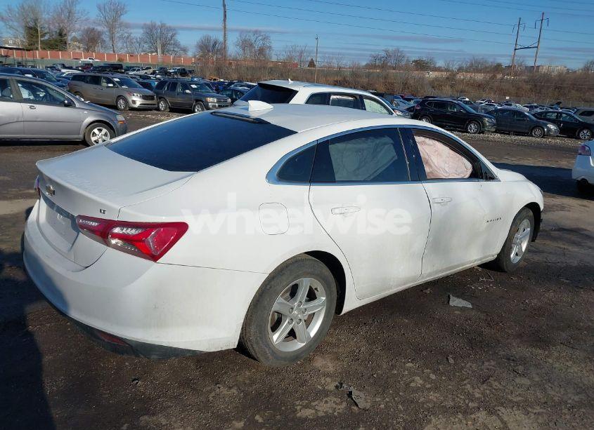 Photo 4 of 2022 Chevrolet Malibu FWD LT (VIN 1G1ZD5ST0NF132138)