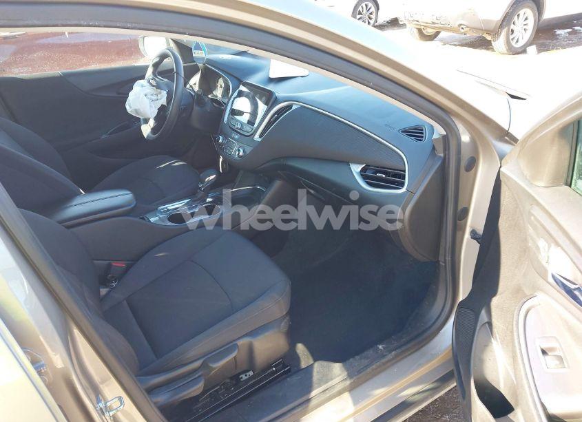 Photo 5 of 2022 Chevrolet Malibu FWD LT (VIN 1G1ZD5ST0NF154804)