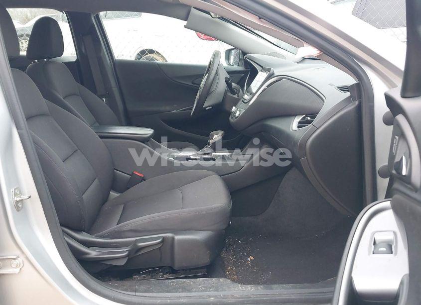 Photo 5 of 2022 Chevrolet Malibu FWD LT (VIN 1G1ZD5ST0NF171389)