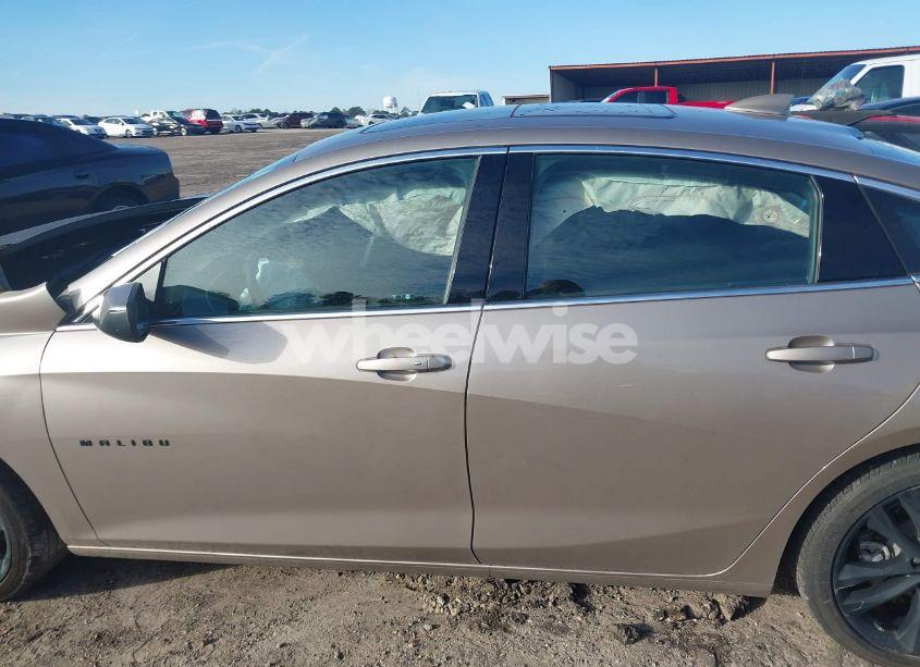 Photo 13 of 2022 Chevrolet Malibu FWD LT (VIN 1G1ZD5ST0NF213222)