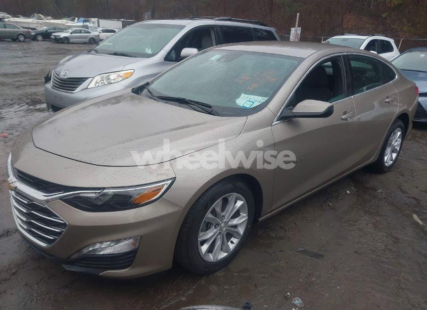 Photo 2 of 2024 Chevrolet Malibu FWD 1LT (VIN 1G1ZD5ST0RF105110)