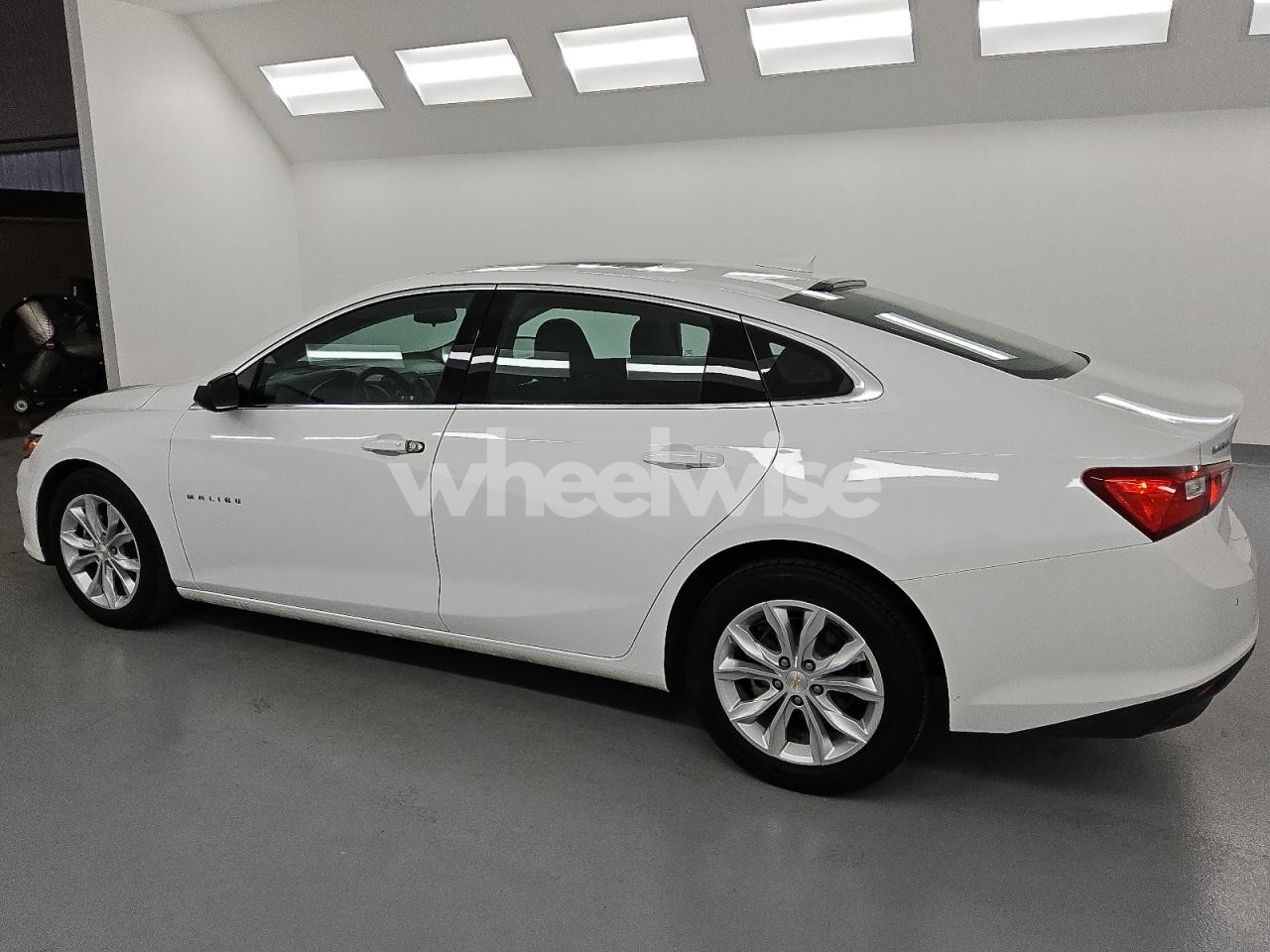 Photo 2 of 2024 CHEVROLET MALIBU LT (VIN 1G1ZD5ST0RF175996)