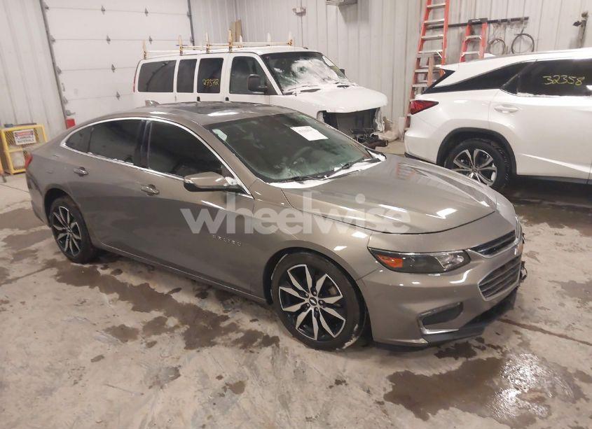 2018 Chevrolet Malibu LT (VIN 1G1ZD5ST1JF100020) main photo