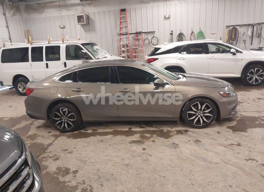 Photo 13 of 2018 Chevrolet Malibu LT (VIN 1G1ZD5ST1JF100020)