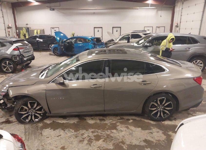 Photo 14 of 2018 Chevrolet Malibu LT (VIN 1G1ZD5ST1JF100020)