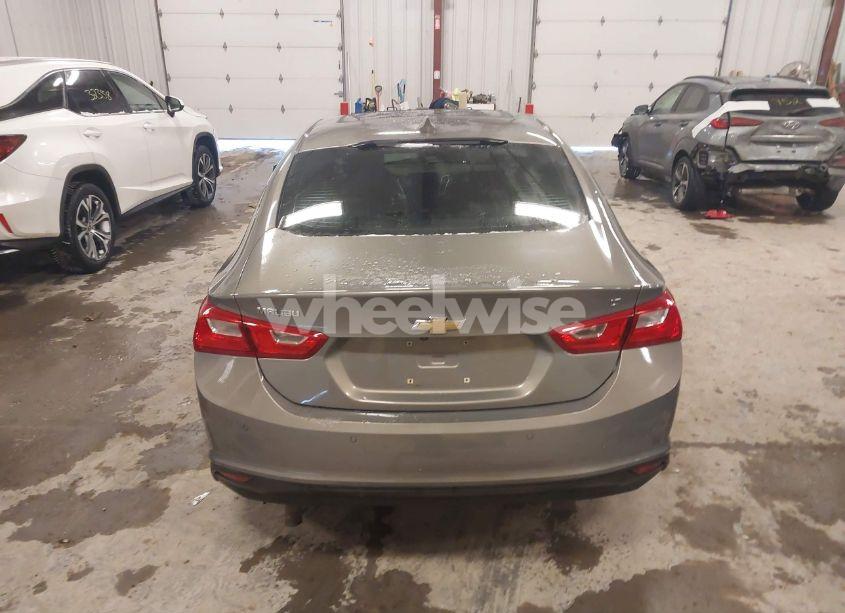 Photo 16 of 2018 Chevrolet Malibu LT (VIN 1G1ZD5ST1JF100020)