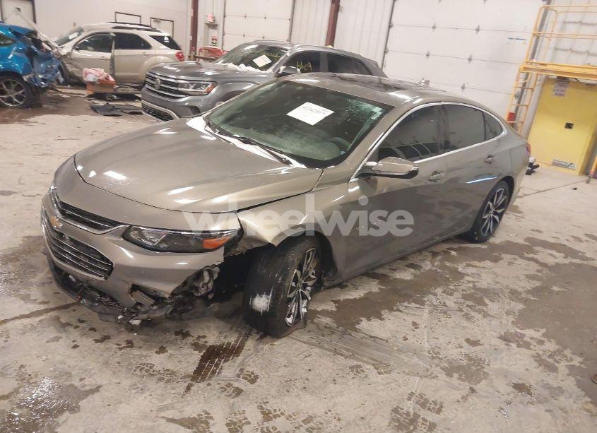 Photo 2 of 2018 Chevrolet Malibu LT (VIN 1G1ZD5ST1JF100020)