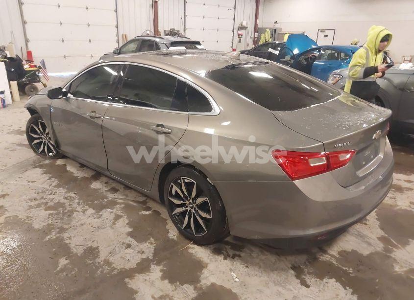 Photo 3 of 2018 Chevrolet Malibu LT (VIN 1G1ZD5ST1JF100020)