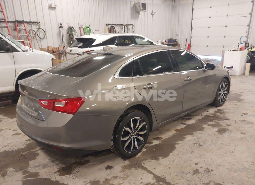Photo 4 of 2018 Chevrolet Malibu LT (VIN 1G1ZD5ST1JF100020)