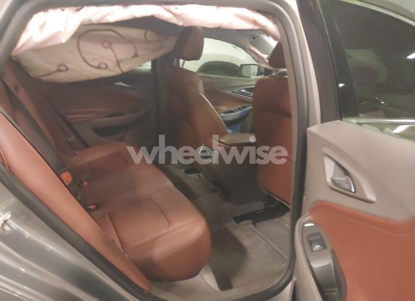 Photo 8 of 2018 Chevrolet Malibu LT (VIN 1G1ZD5ST1JF100020)