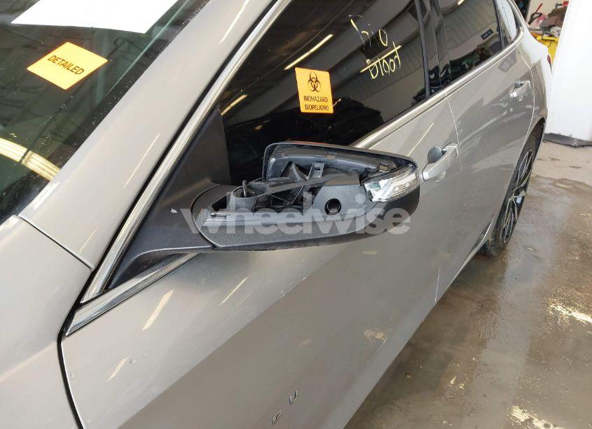 Photo 12 of 2018 Chevrolet Malibu LT (VIN 1G1ZD5ST1JF103953)