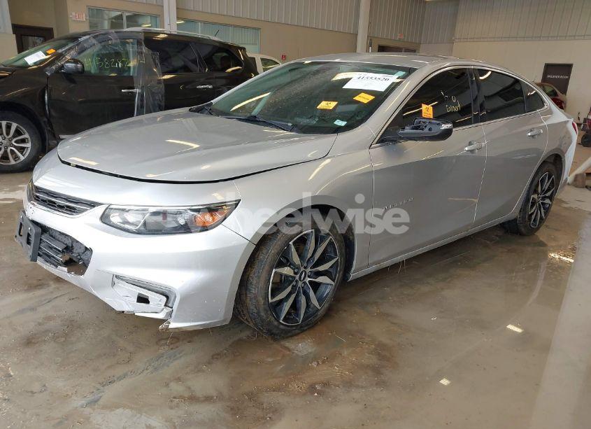 Photo 2 of 2018 Chevrolet Malibu LT (VIN 1G1ZD5ST1JF103953)