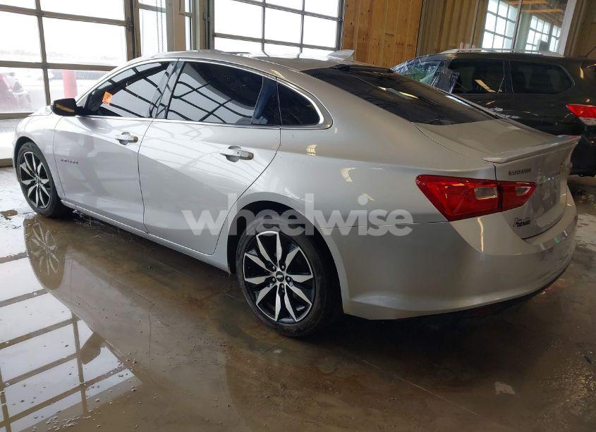 Photo 3 of 2018 Chevrolet Malibu LT (VIN 1G1ZD5ST1JF103953)