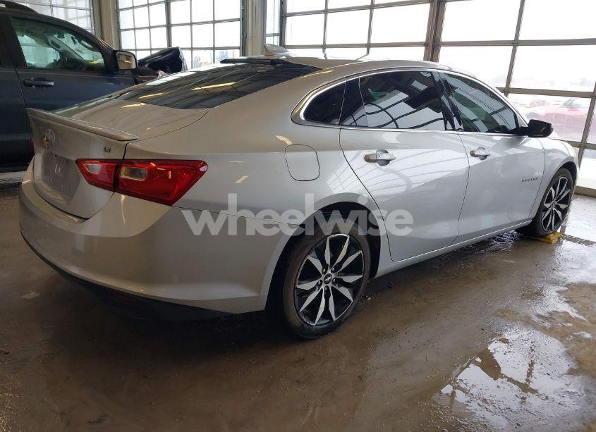Photo 4 of 2018 Chevrolet Malibu LT (VIN 1G1ZD5ST1JF103953)