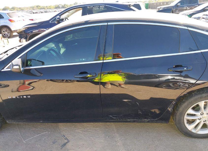 Photo 14 of 2018 Chevrolet Malibu LT (VIN 1G1ZD5ST1JF113057)