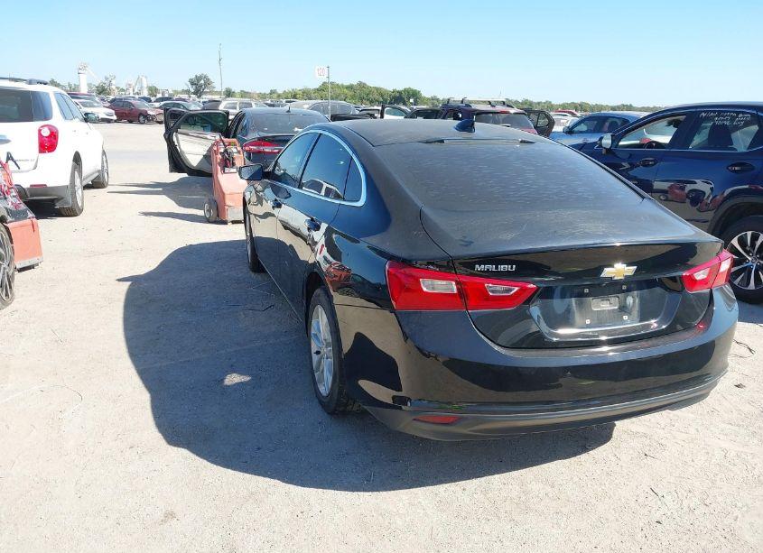 Photo 3 of 2018 Chevrolet Malibu LT (VIN 1G1ZD5ST1JF113057)