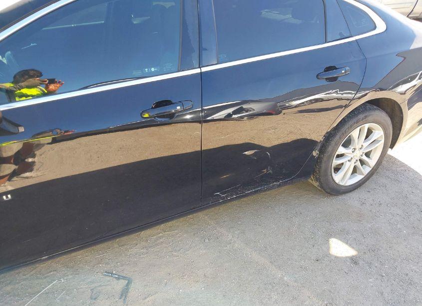 Photo 6 of 2018 Chevrolet Malibu LT (VIN 1G1ZD5ST1JF113057)