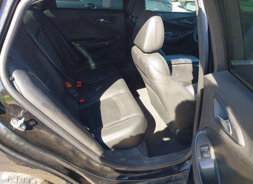 Photo 8 of 2018 Chevrolet Malibu LT (VIN 1G1ZD5ST1JF113057)