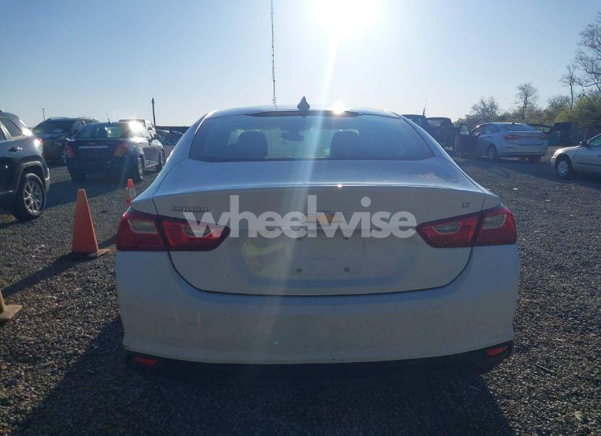 Photo 16 of 2018 Chevrolet Malibu LT (VIN 1G1ZD5ST1JF114094)