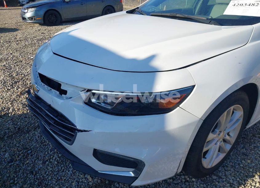 Photo 18 of 2018 Chevrolet Malibu LT (VIN 1G1ZD5ST1JF114094)