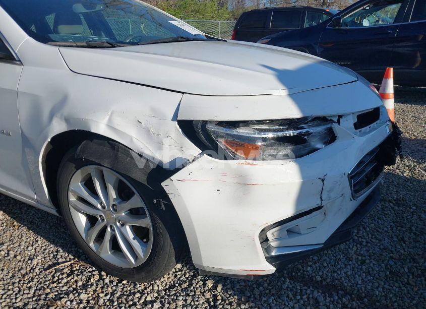 Photo 6 of 2018 Chevrolet Malibu LT (VIN 1G1ZD5ST1JF114094)