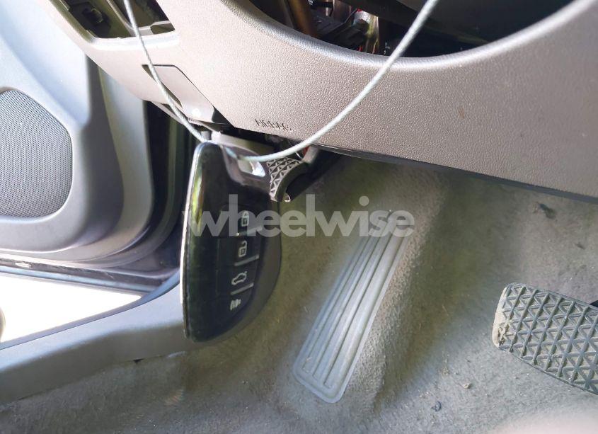 Photo 11 of 2018 Chevrolet Malibu LT (VIN 1G1ZD5ST1JF154823)