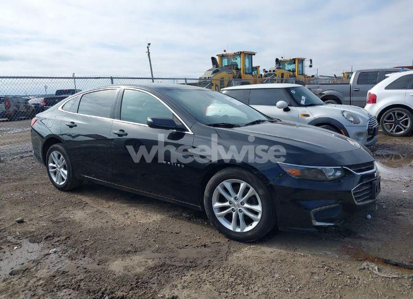 Photo 13 of 2018 Chevrolet Malibu LT (VIN 1G1ZD5ST1JF154823)