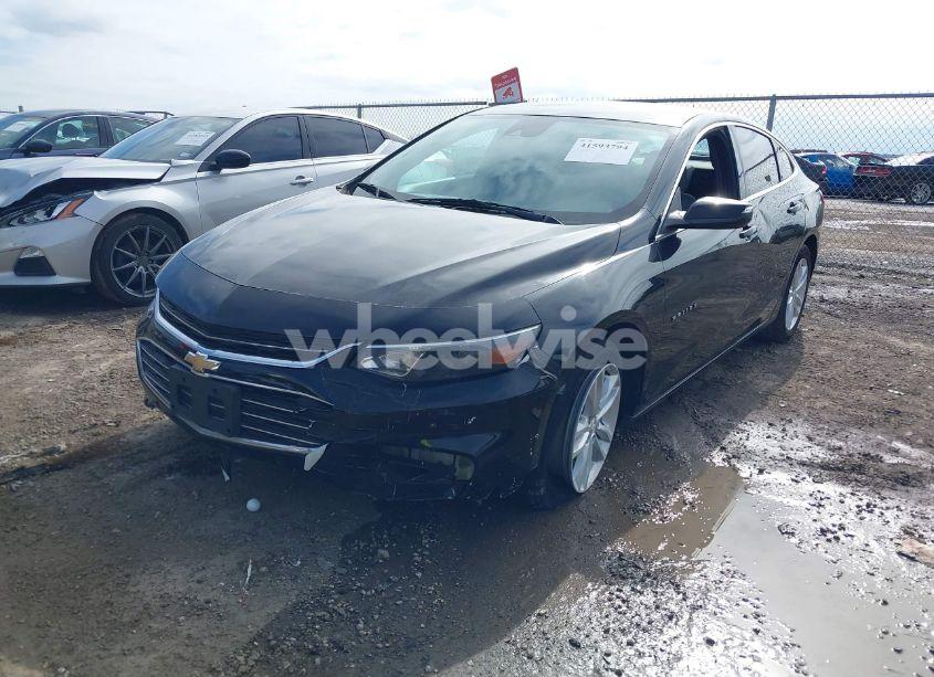 Photo 2 of 2018 Chevrolet Malibu LT (VIN 1G1ZD5ST1JF154823)